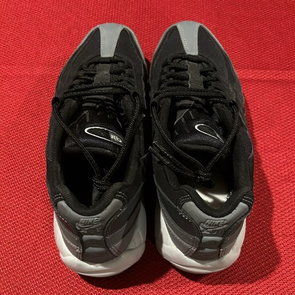 Nike Air Max 95’s Size 9 Color Black and Grey - Picture 3 of 6